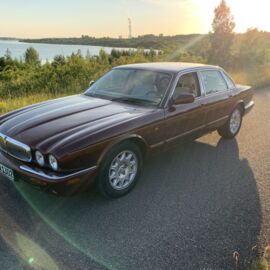 1998_Jaguar XJ8 Sovereign (3).jpg