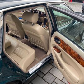 2000_Jaguar XJ8 Sovereign (8).jpg