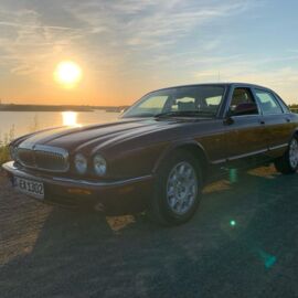 1998_Jaguar XJ8 Sovereign (7).jpg