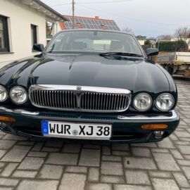 2000_Jaguar XJ8 Sovereign (1).jpg