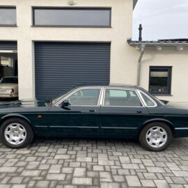 2000_Jaguar XJ8 Sovereign (3).jpg